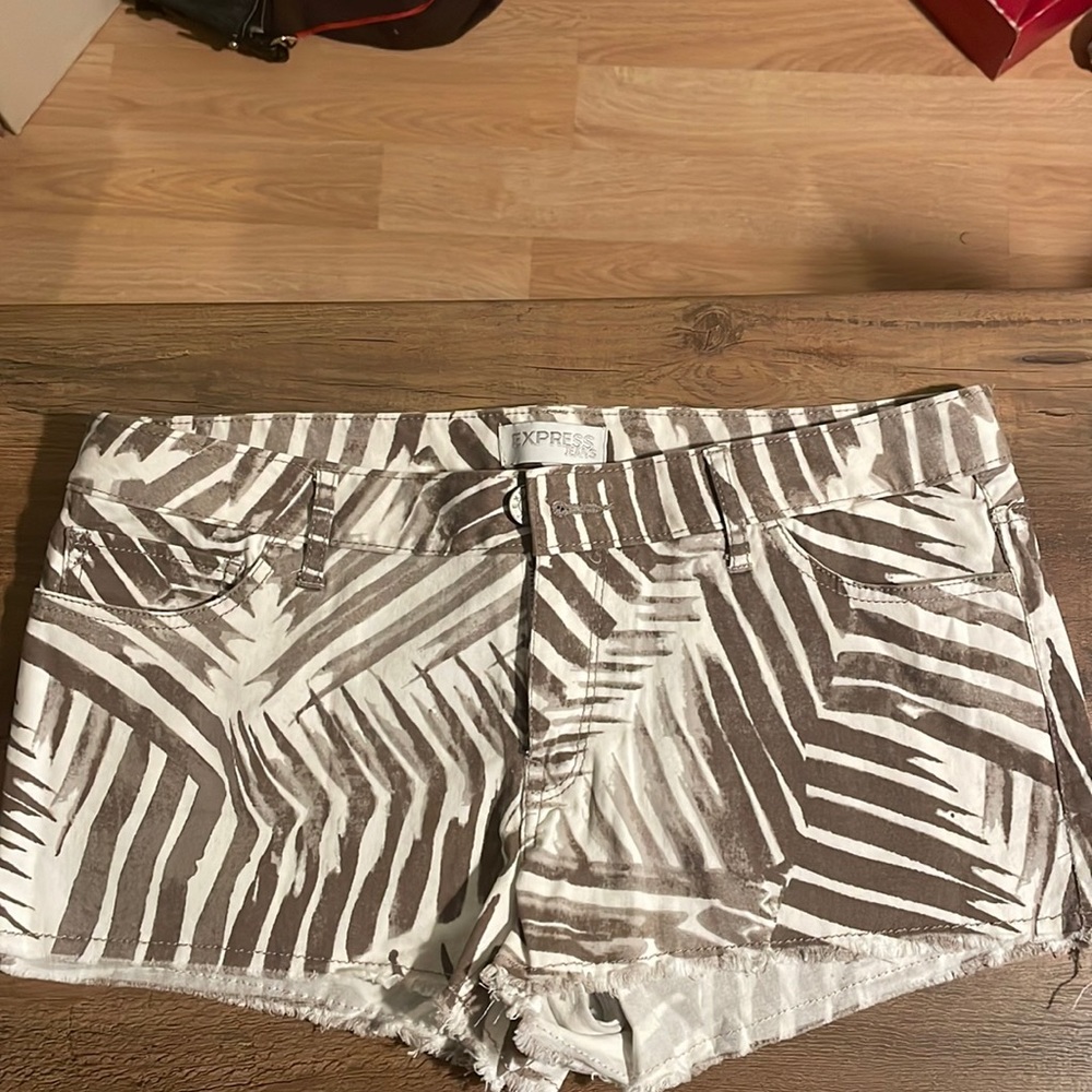 Express Shorts
